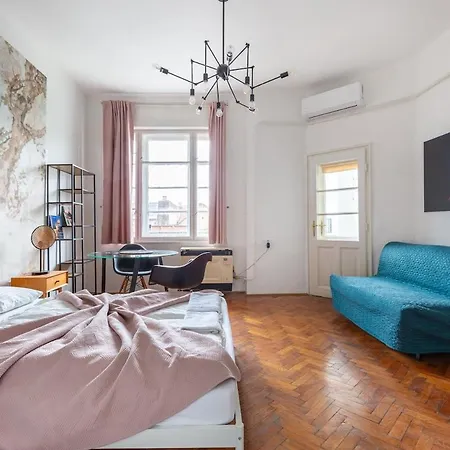 Kl135 Classy Downtown