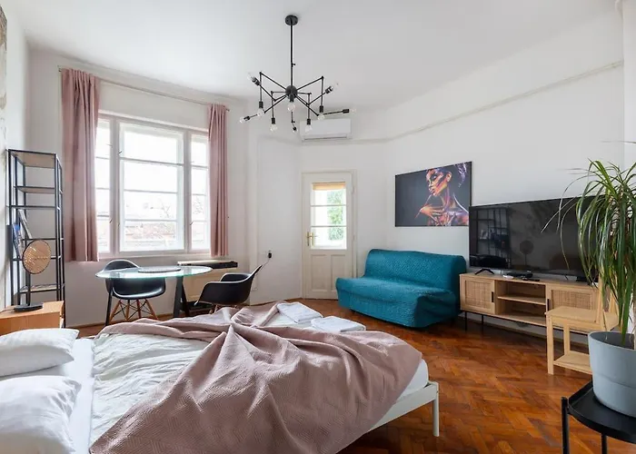 Kl135 Classy Downtown