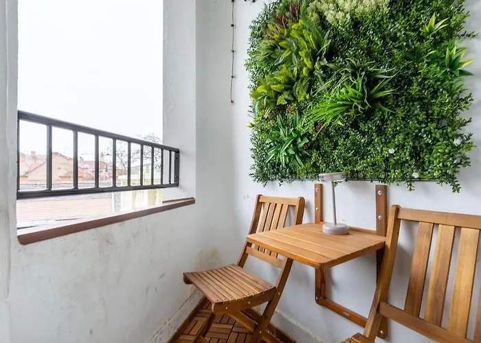 Kl135 Classy Downtown